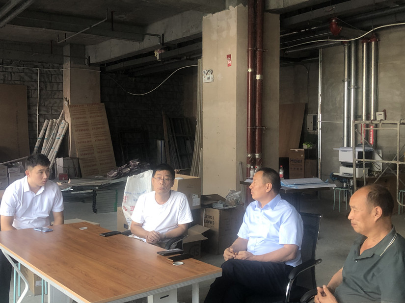 圖為：北園春欣盛物業(yè)召開安佳大廈酒店裝修施工現(xiàn)場安全會(huì)議3-3_副本.jpg