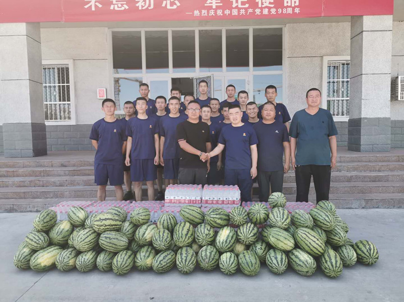 圖為：烏蘇北園春慰問消防大隊(duì)_副本.jpg